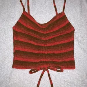 Clinched knitted crop top